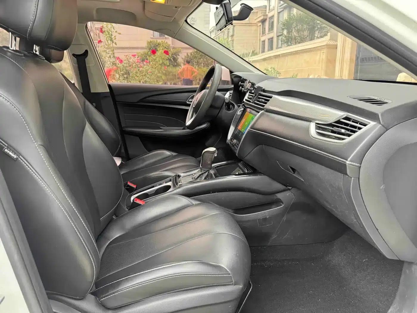 Roewe i5 2019 20T Automatic 4G Connected Super Flagship Edition — миниатюра 7