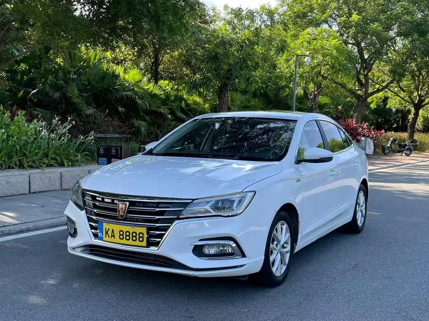 Roewe i5 2020 1.5L Automatic 4G Connected Leading Edition — миниатюра 1