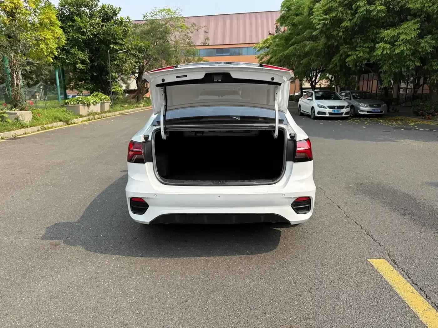 Roewe i5 2021 1.5L CVT Diamond Edition — миниатюра 14