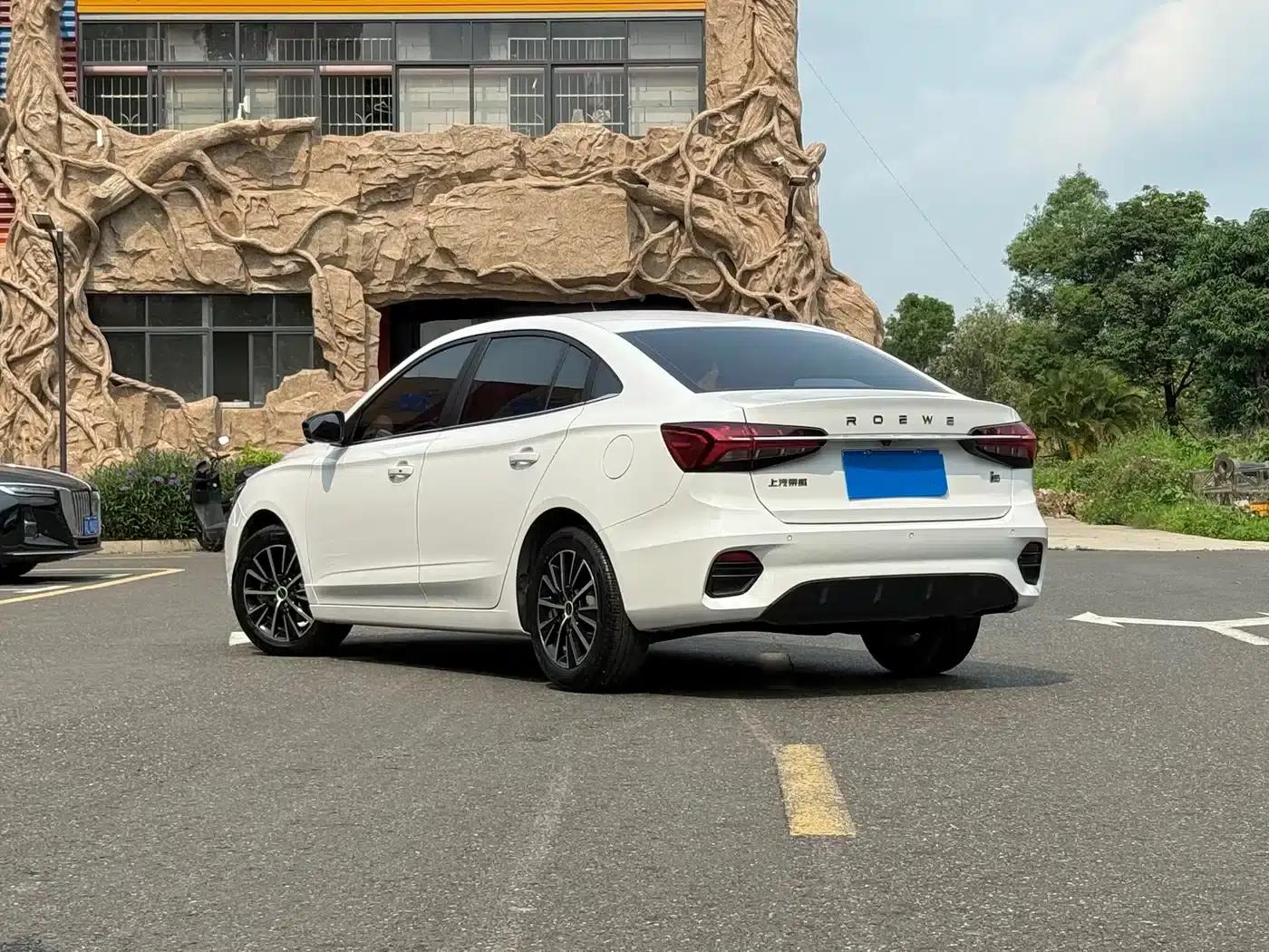Roewe i5 2021 1.5L CVT Diamond Edition — миниатюра 4