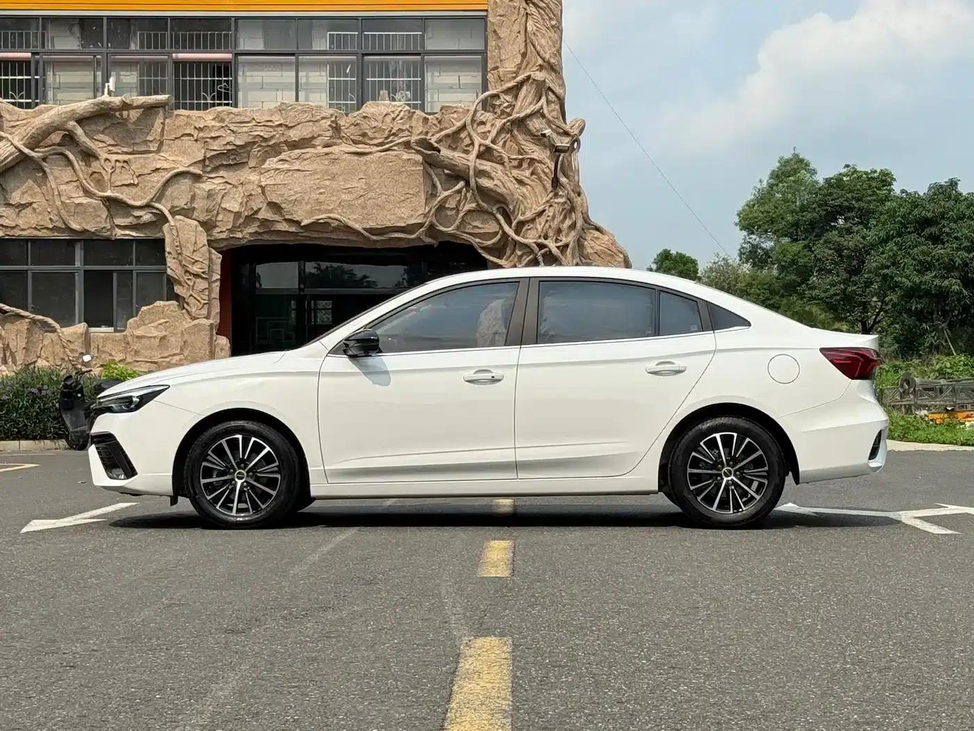 Roewe i5 2021 1.5L CVT Diamond Edition — миниатюра 5