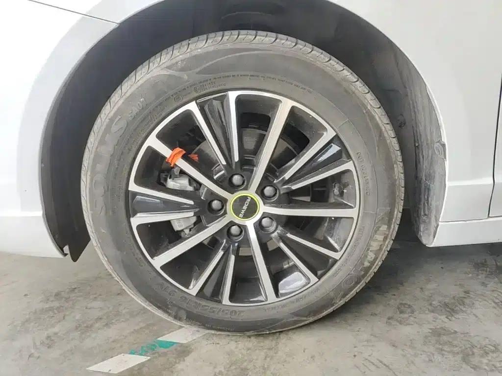 Roewe i5 2021 1.5L CVT Platinum Edition — миниатюра 23