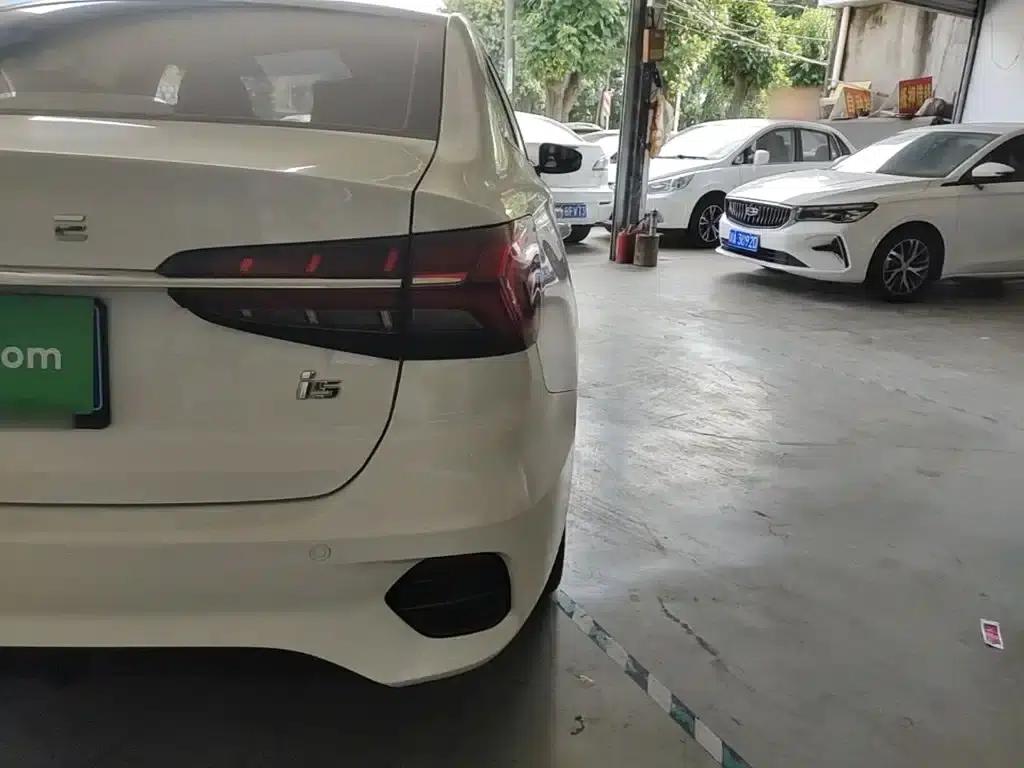 Roewe i5 2021 1.5L CVT Platinum Edition — миниатюра 8