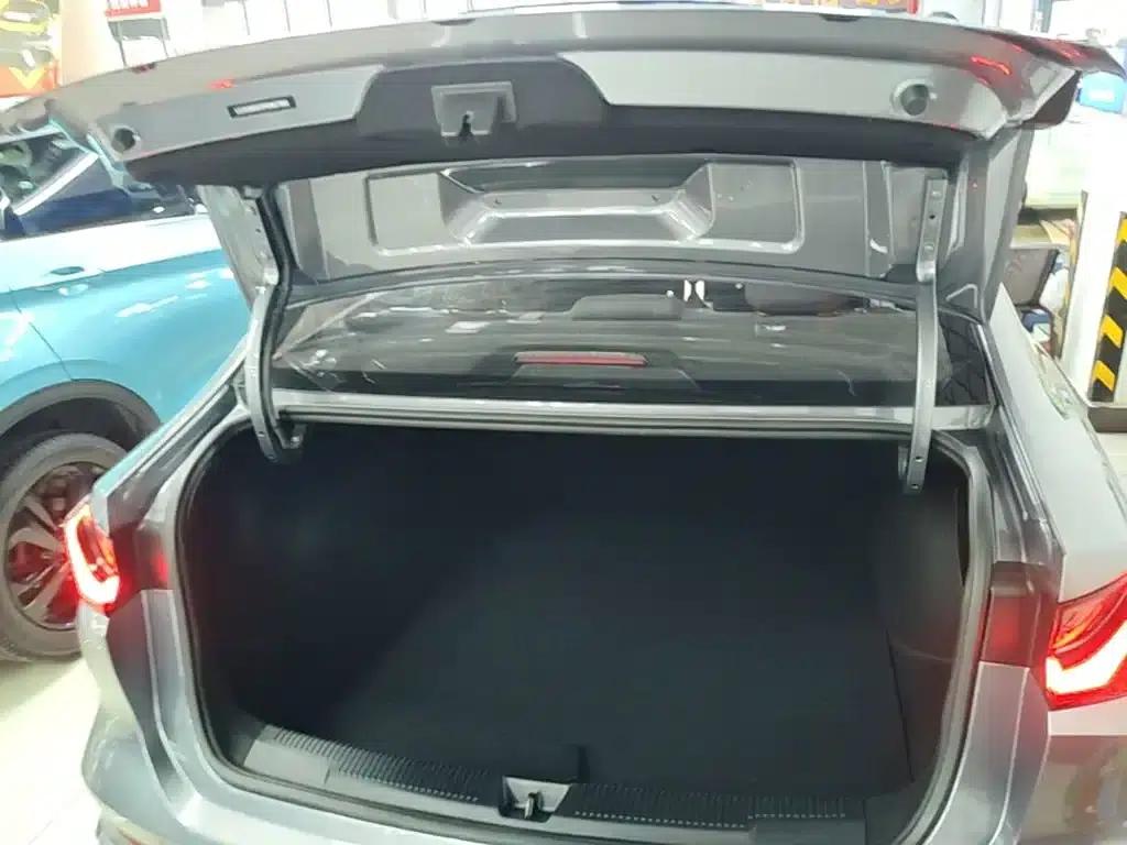 Roewe i5 2023 1.5L Manual Comfort Edition — миниатюра 19