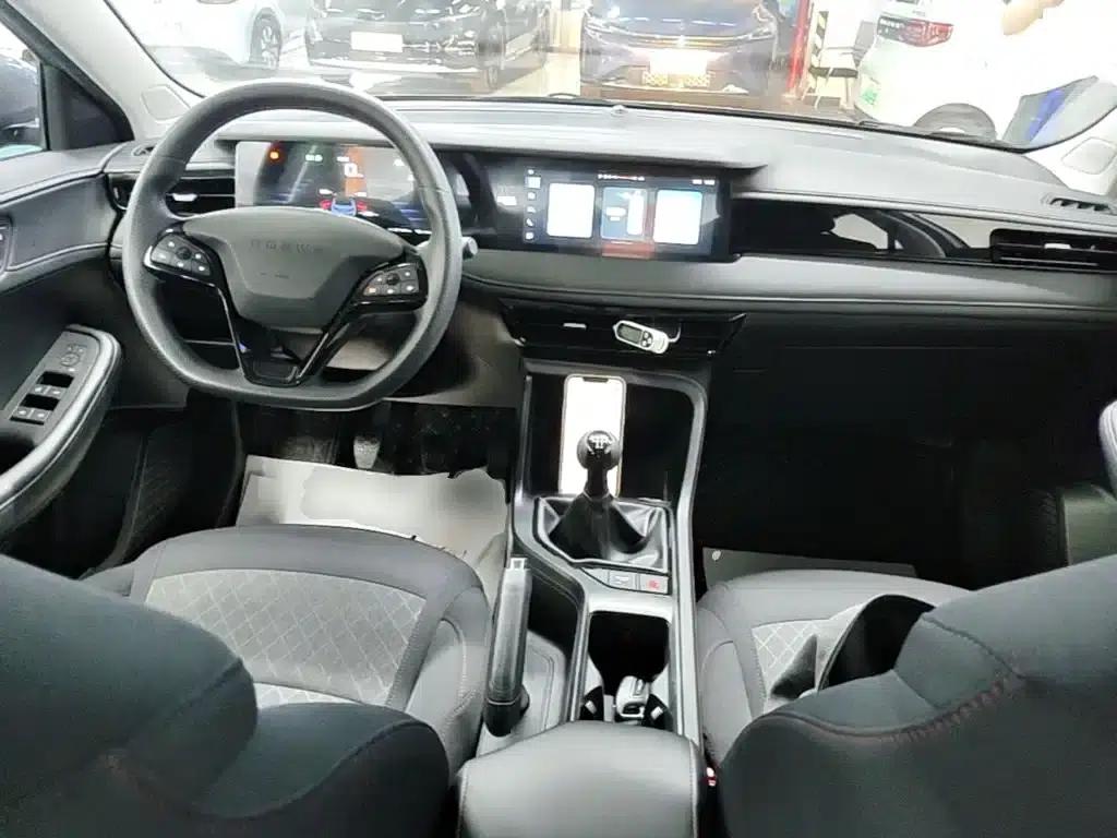 Roewe i5 2023 1.5L Manual Comfort Edition — миниатюра 10