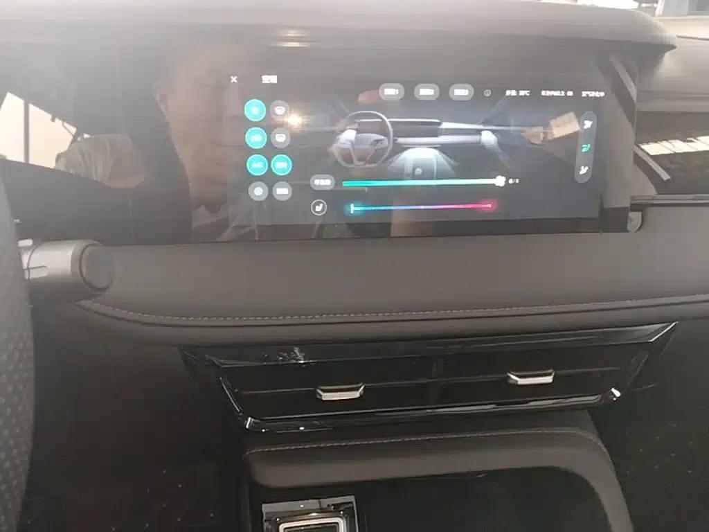 Roewe i5 2023 1.5L CVT Premium Edition — миниатюра 13
