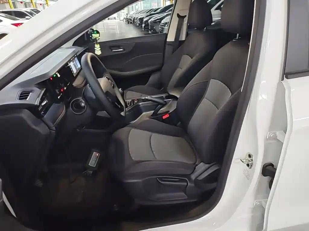 Roewe i5 2023 1.5L Manual Comfort Edition — миниатюра 15