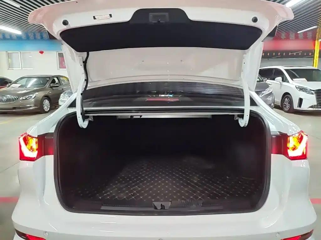 Roewe i5 2023 1.5L Manual Comfort Edition — миниатюра 19