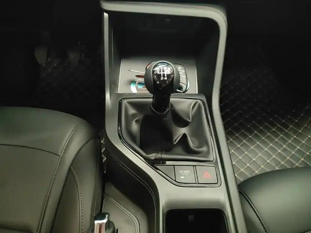 Roewe i5 2023 1.5L Manual Premium Edition — миниатюра 14