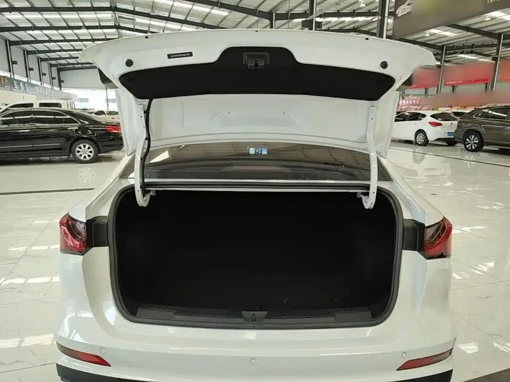 Roewe i5 2023 1.5L Manual Premium Edition — миниатюра 19