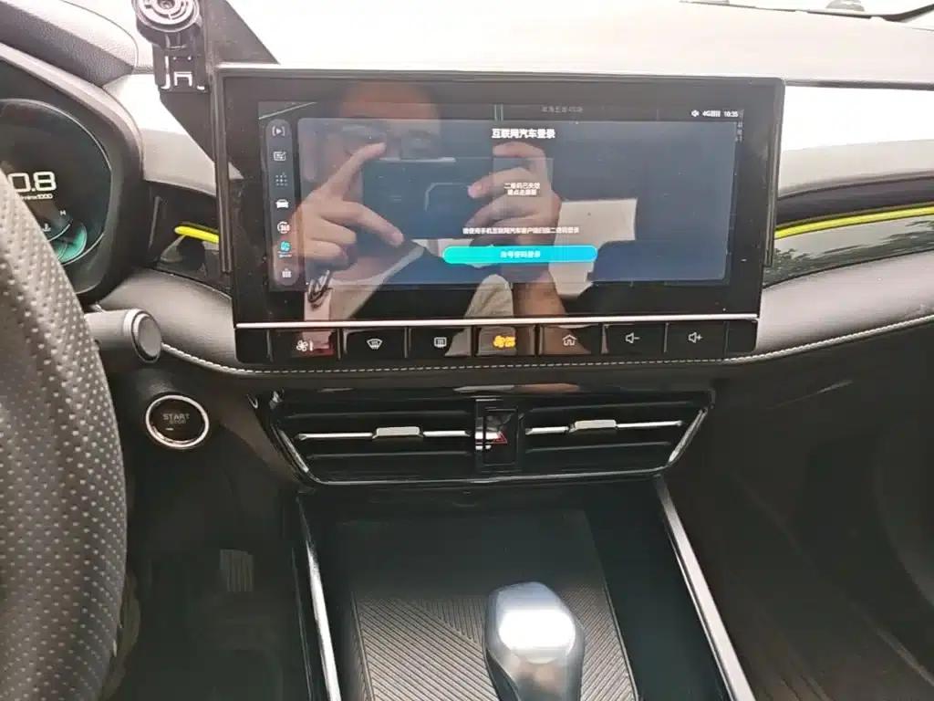 Roewe i5 2021 Facelift 1.5L CVT Diamond Edition — миниатюра 13