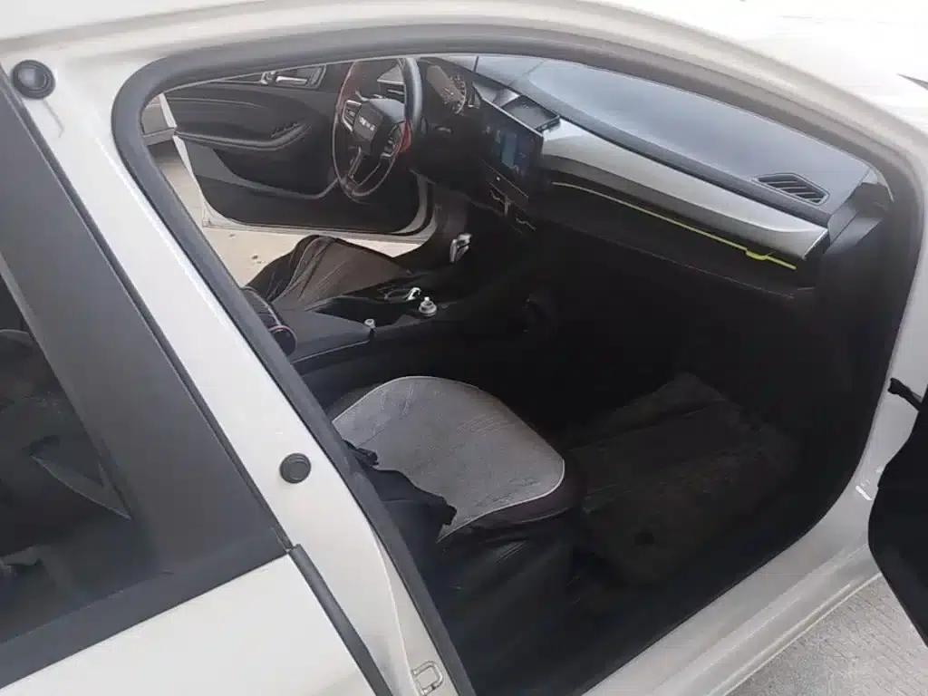 Roewe i5 2021 1.5L CVT Platinum Edition — миниатюра 11