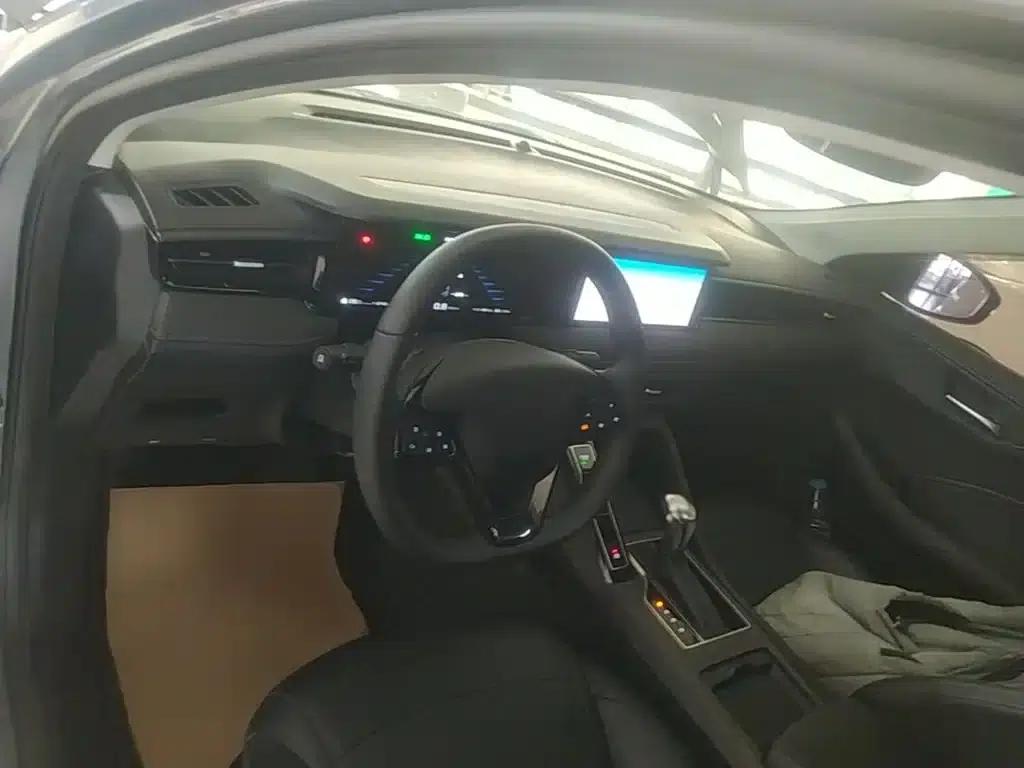 Roewe i5 2023 1.5L CVT Premium Edition — миниатюра 10