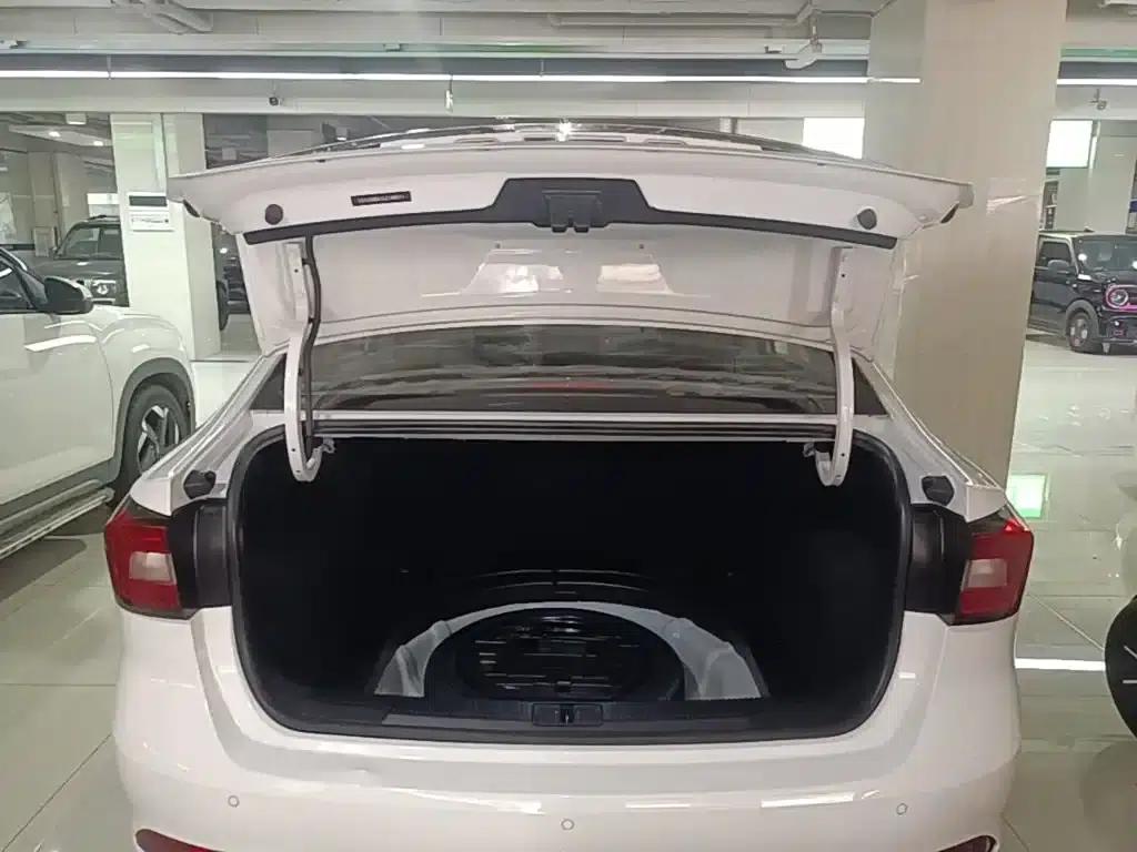 Roewe i5 2020 1.5L Automatic 4G Connected Leading Flagship Edition — миниатюра 19