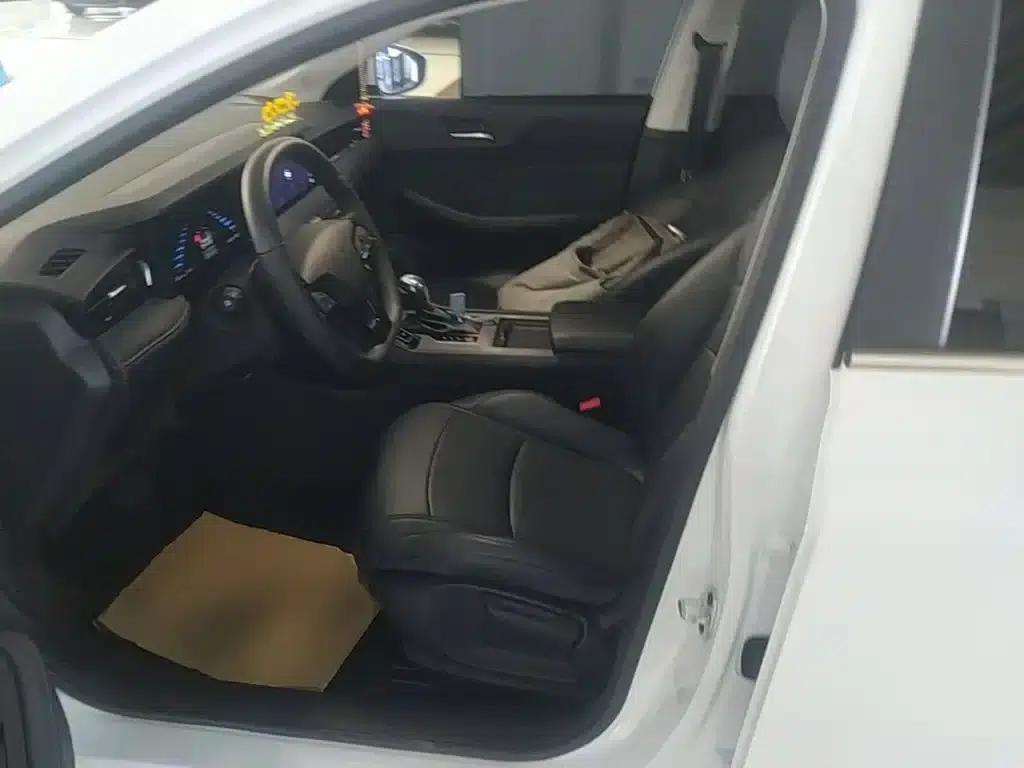 Roewe i5 2023 1.5L CVT Premium Edition — миниатюра 15