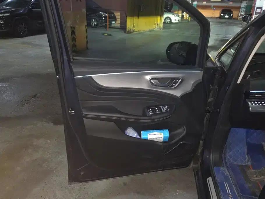 Roewe iMAX8 2022 400TGI Flagship Edition — миниатюра 7