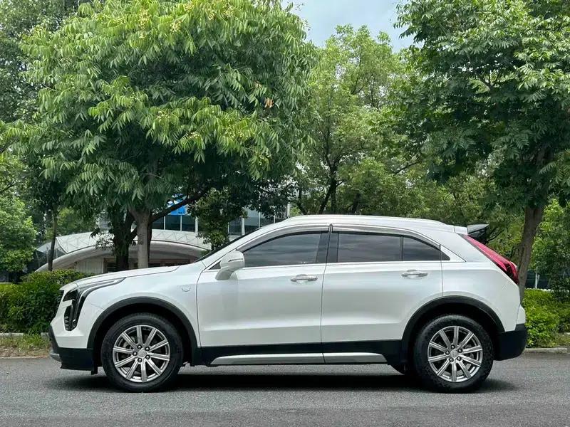2018 Cadillac XT4 28T Two-Wheel Drive Premium Edition — миниатюра 3