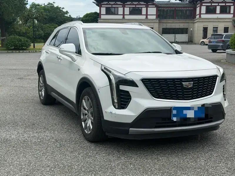 2018 Cadillac XT4 28T Two-Wheel Drive Premium Edition — миниатюра 3