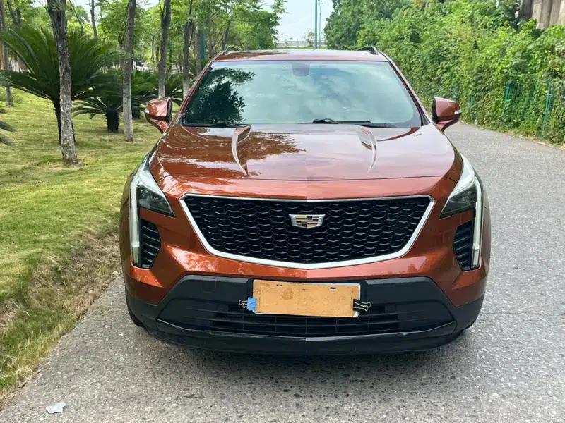 2018 Cadillac XT4 28T 2WD Luxury Sport — миниатюра 2