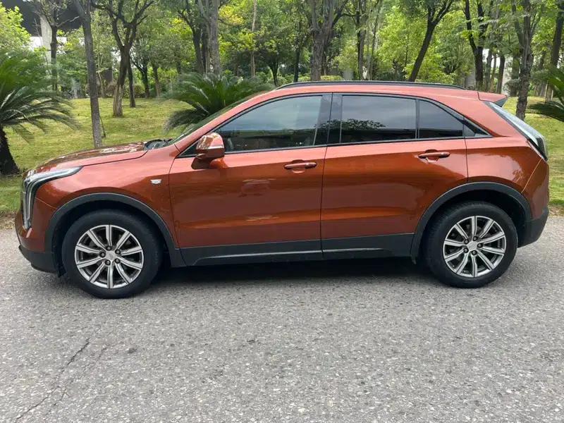 2018 Cadillac XT4 28T 2WD Luxury Sport — миниатюра 4