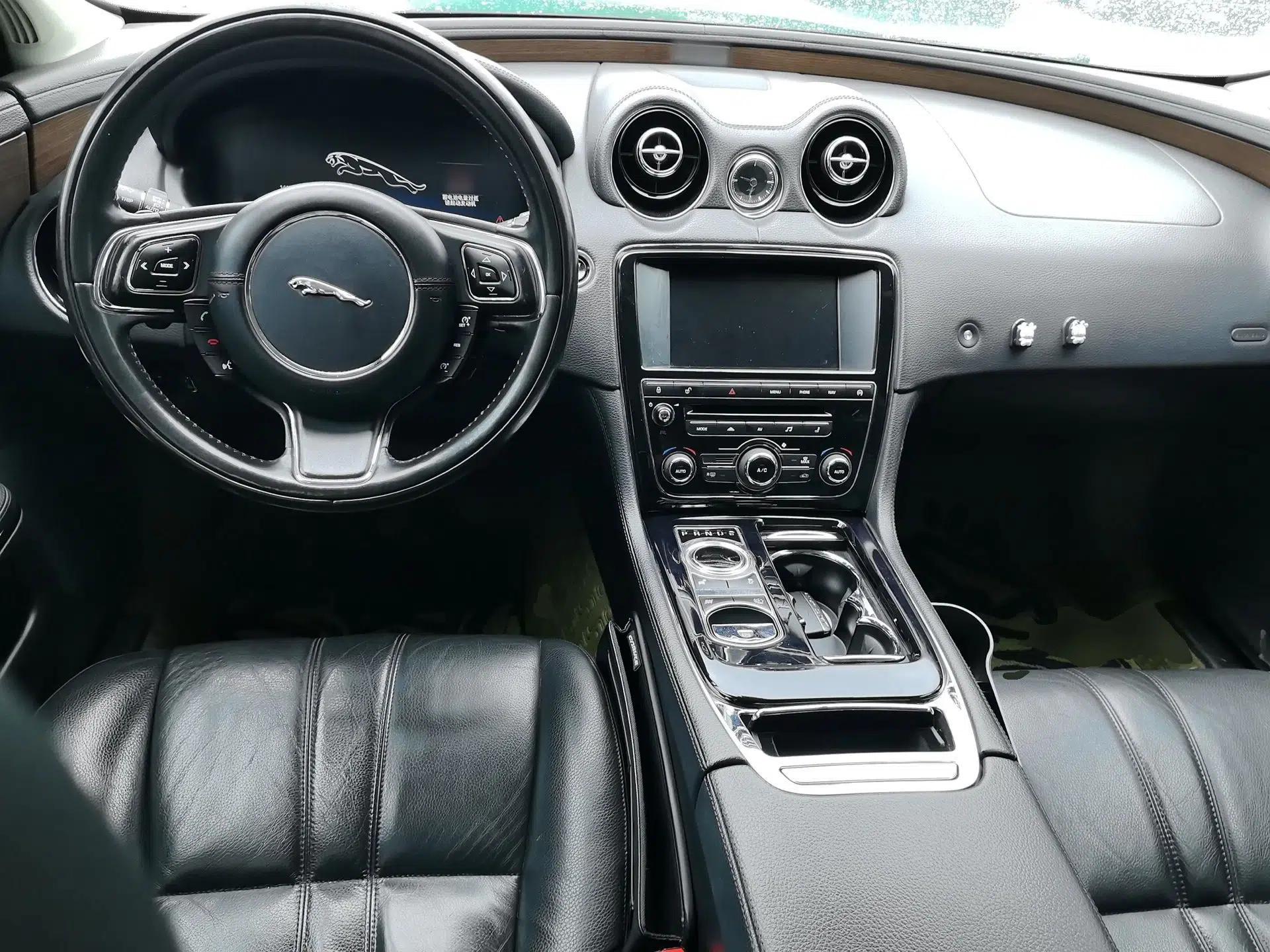 Jaguar XJ 2014 XJL 2.0T Two-Wheel-Drive Elegant Business Edition — миниатюра 9