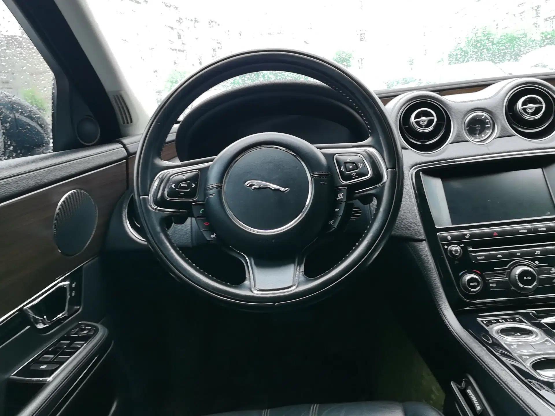 Jaguar XJ 2014 XJL 2.0T Two-Wheel-Drive Elegant Business Edition — миниатюра 10