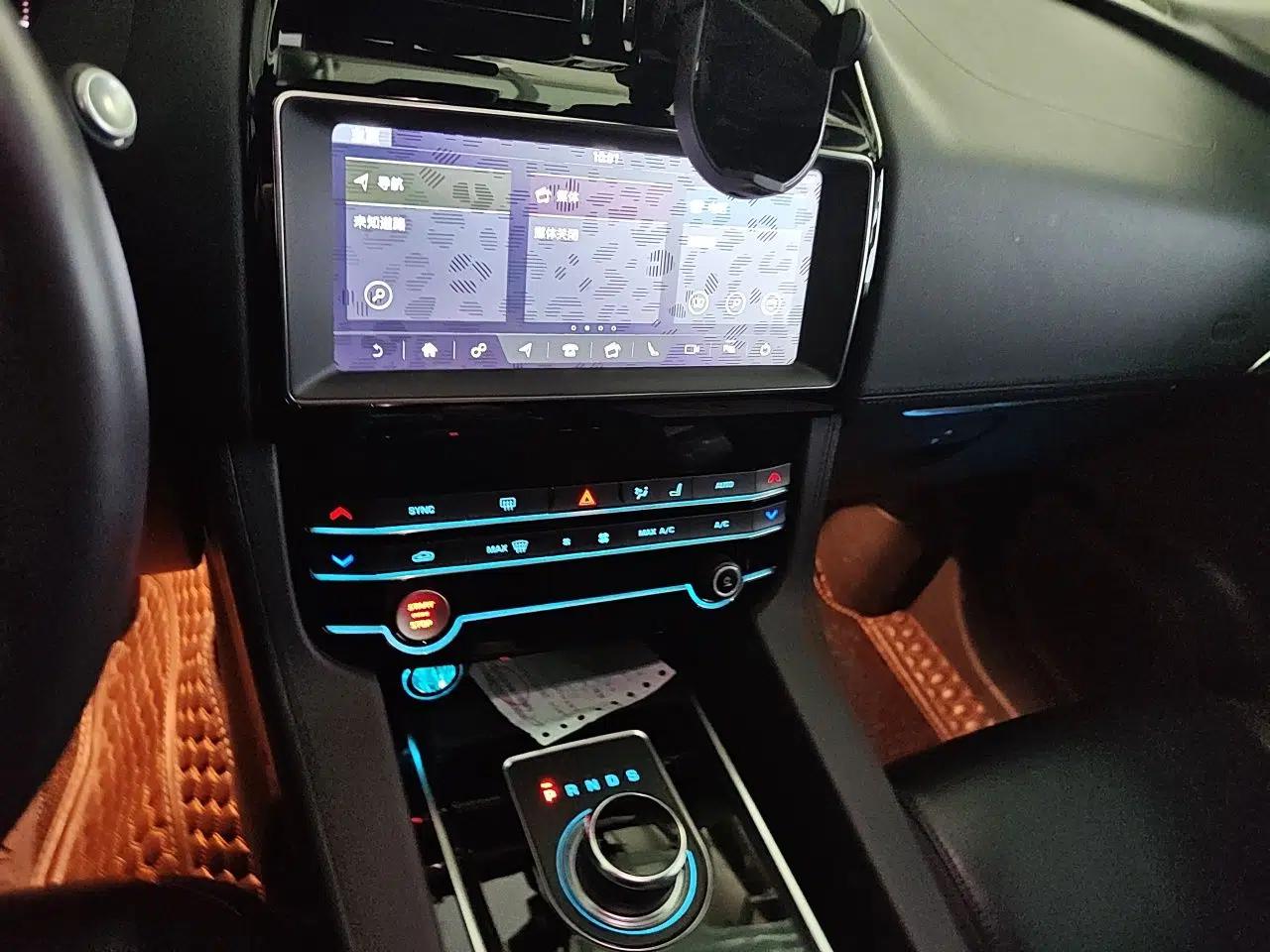 Jaguar F-PACE 2019 2.0T Four-Wheel Drive Urban Luxury Edition — миниатюра 13