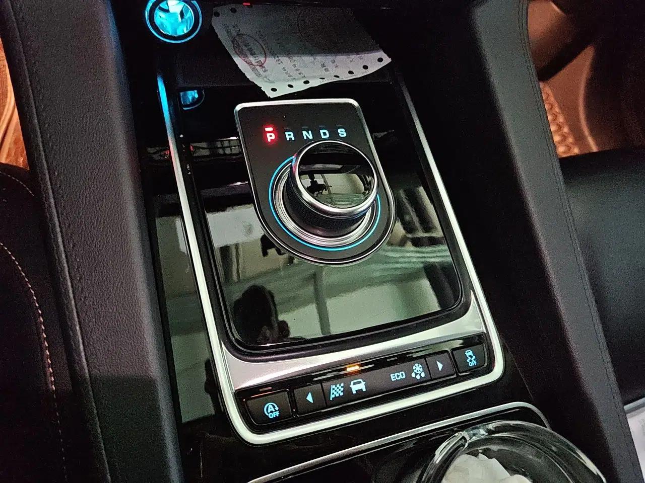 Jaguar F-PACE 2019 2.0T Four-Wheel Drive Urban Luxury Edition — миниатюра 14