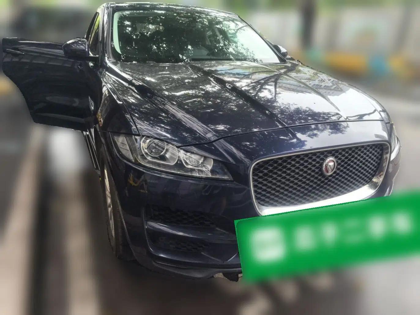 Jaguar F-PACE 2018 2.0T Four-Wheel Drive Urban Luxury Edition — миниатюра 3