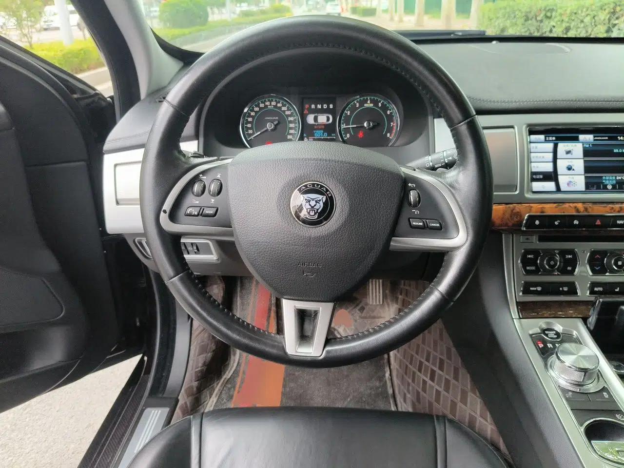 Jaguar XF 2015 XF 2.0T Luxury Edition — миниатюра 10