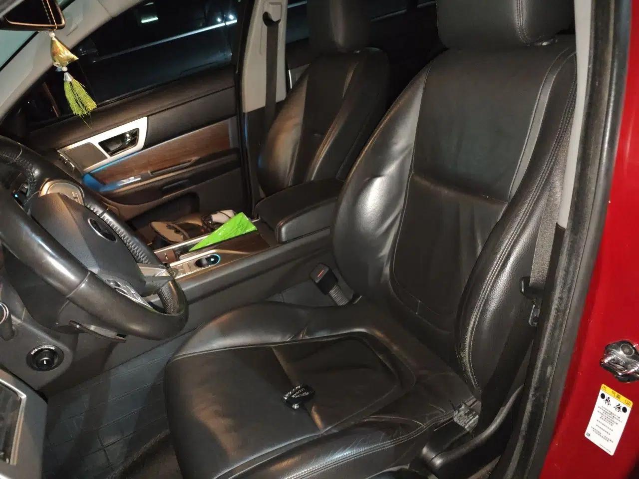 Jaguar XF 2013 XF 2.0T Cambridge Limited Edition — миниатюра 15