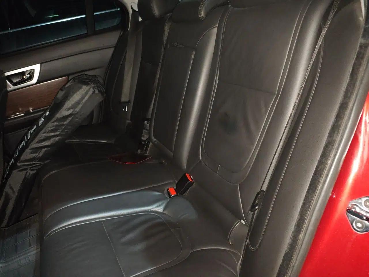 Jaguar XF 2013 XF 2.0T Cambridge Limited Edition — миниатюра 17