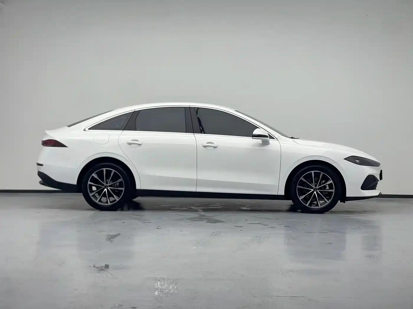 Roewe D7 2025 DMH 125km World Champion Edition — миниатюра 19