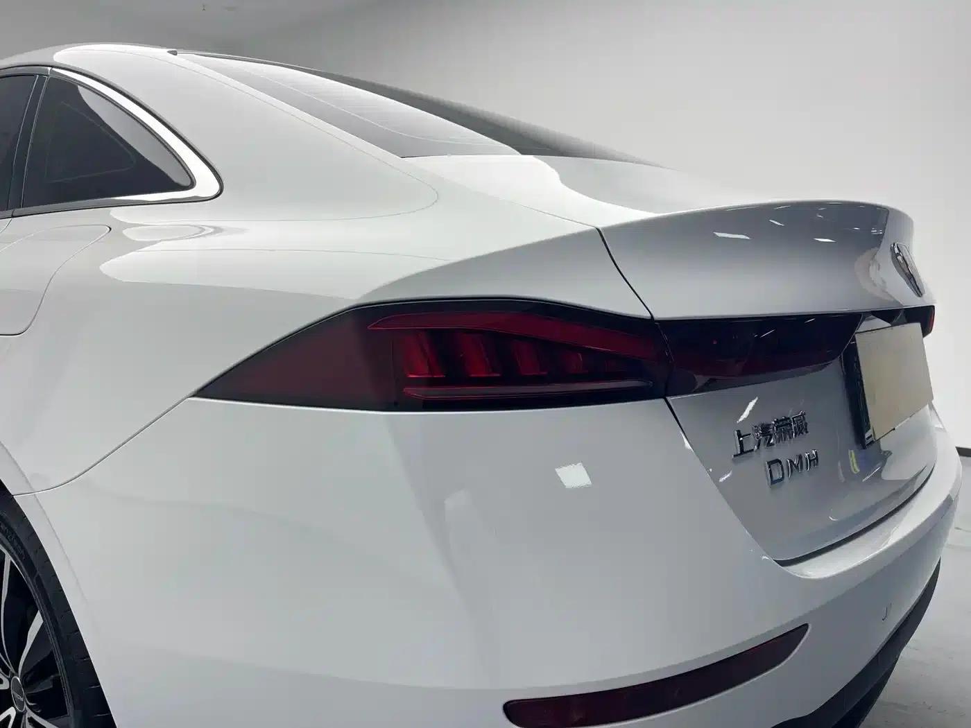 Roewe D7 2025 DMH 125km World Champion Edition — миниатюра 7