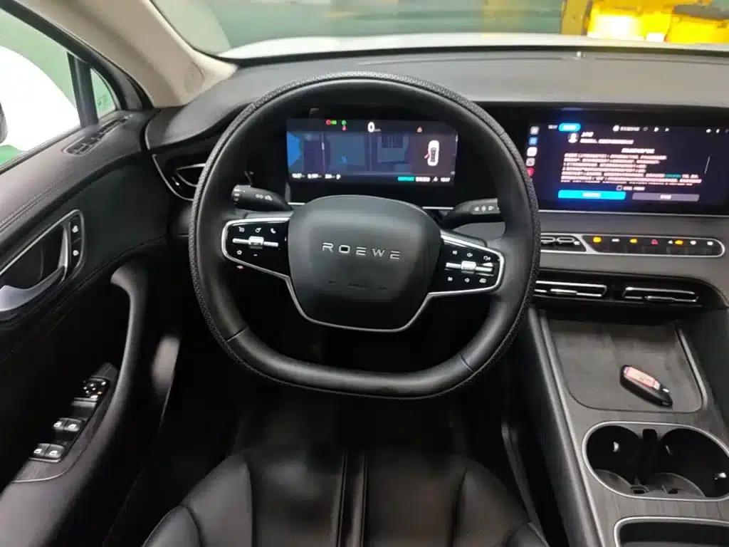 Roewe D7 2025 DMH 125km World Champion Edition — миниатюра 11