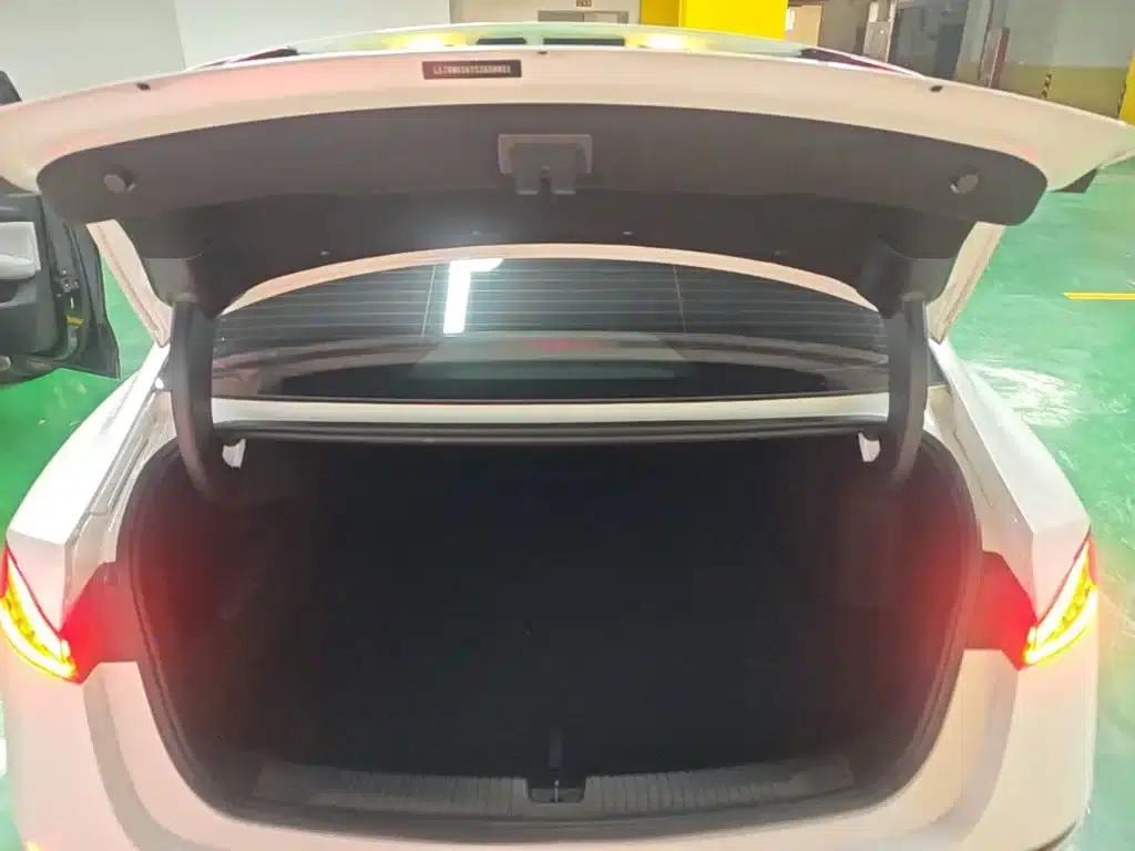 Roewe D7 2025 DMH 125km World Champion Edition — миниатюра 19