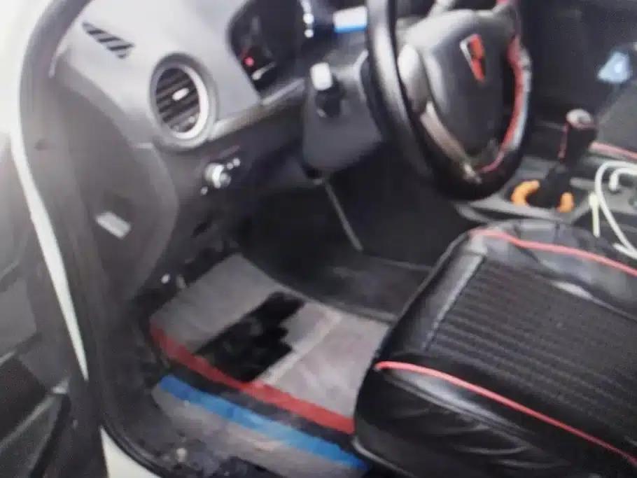 Roewe 350 2015 1.5L Manual Deluxe Sunroof Edition — миниатюра 11