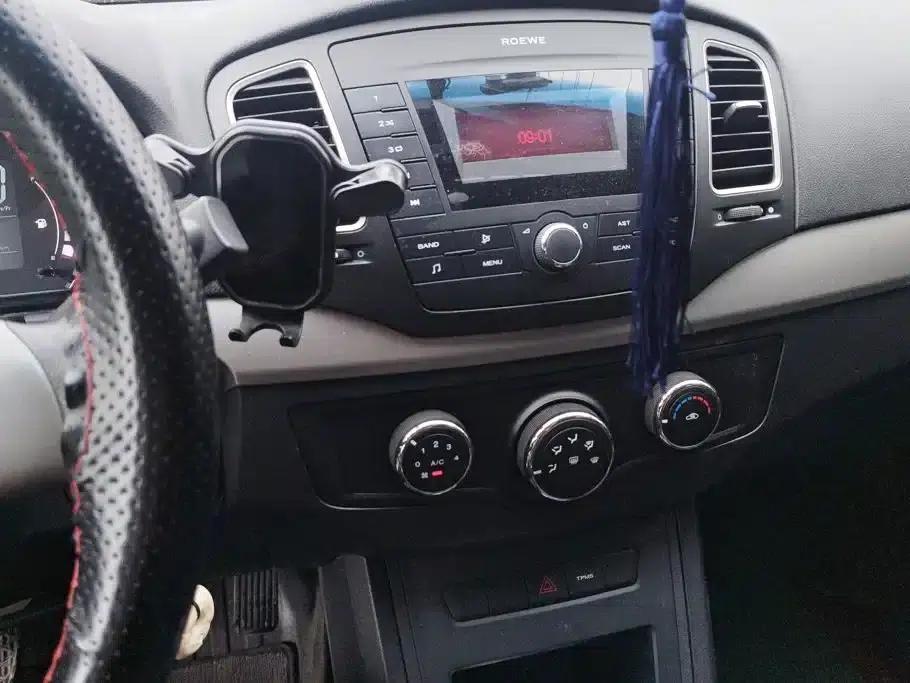 Roewe 350 2015 1.5L Manual Deluxe Sunroof Edition — миниатюра 13