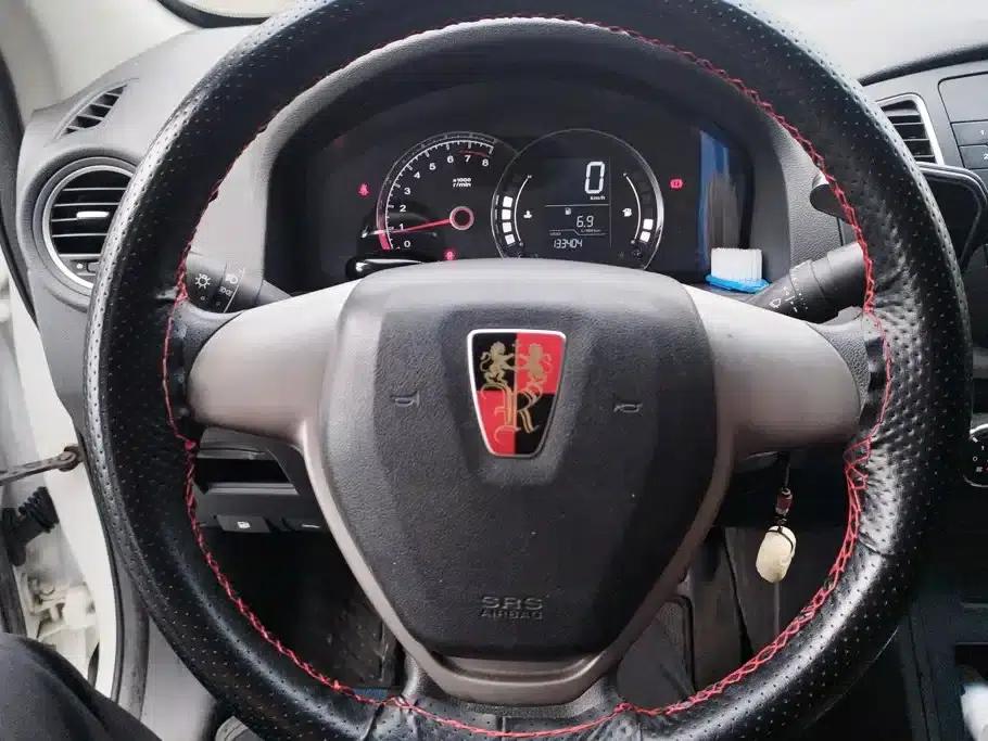 Roewe 350 2015 1.5L Manual Deluxe Sunroof Edition — миниатюра 15