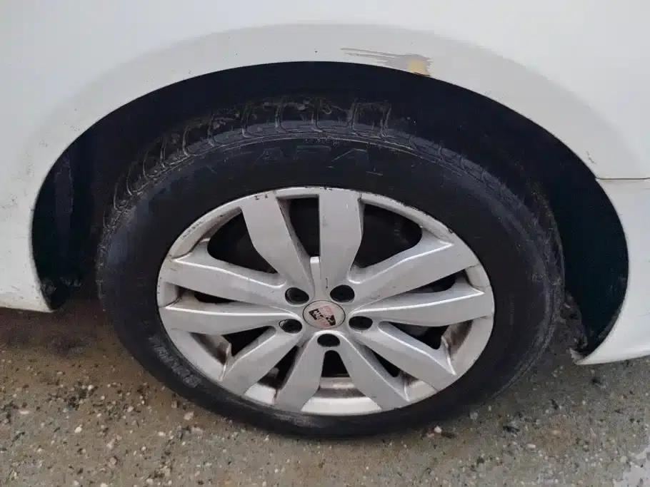 Roewe 350 2015 1.5L Manual Deluxe Sunroof Edition — миниатюра 6
