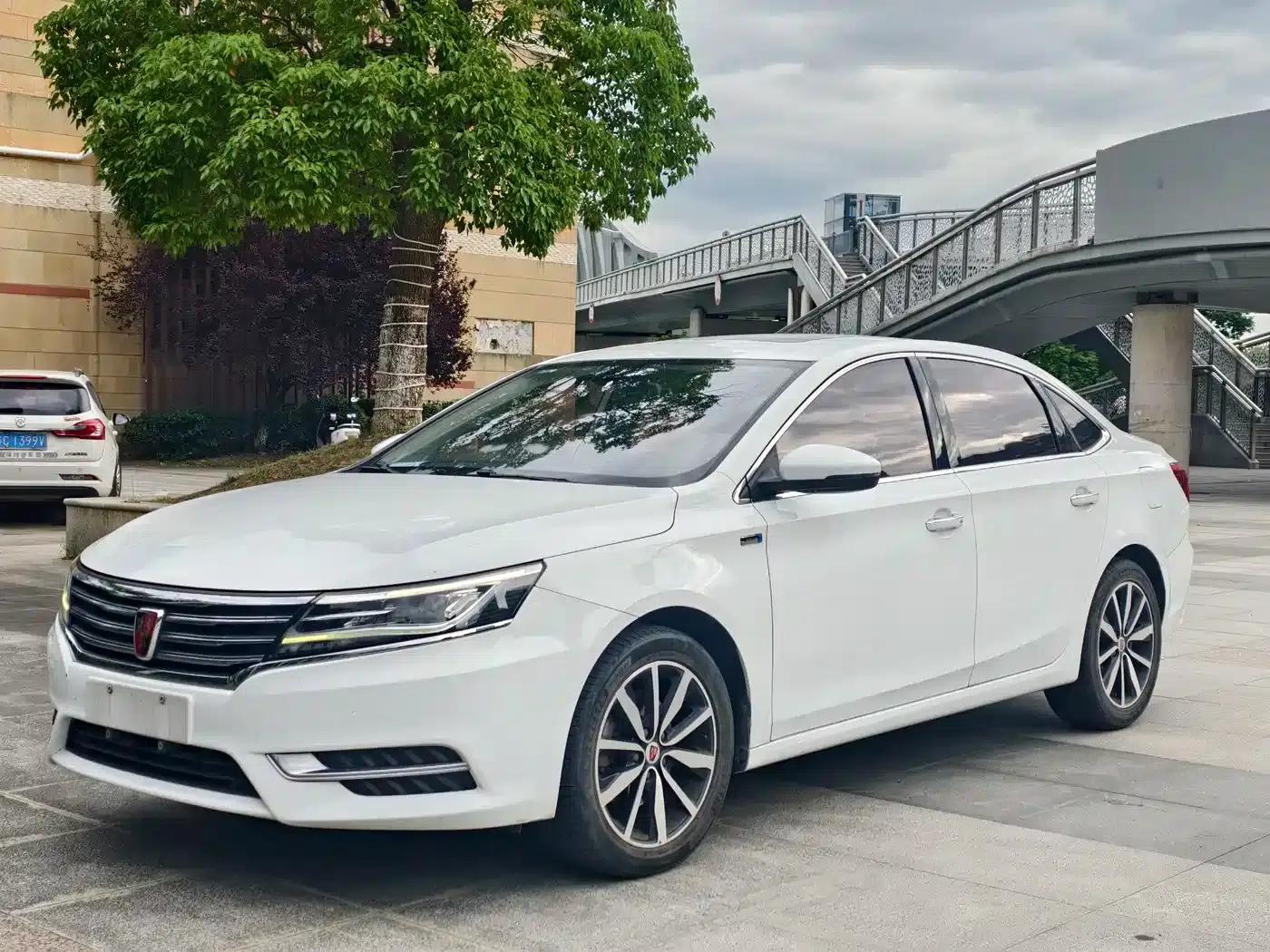 Roewe i6 Classic 2017 20T Automatic Internet Smart Supreme Edition — миниатюра 1