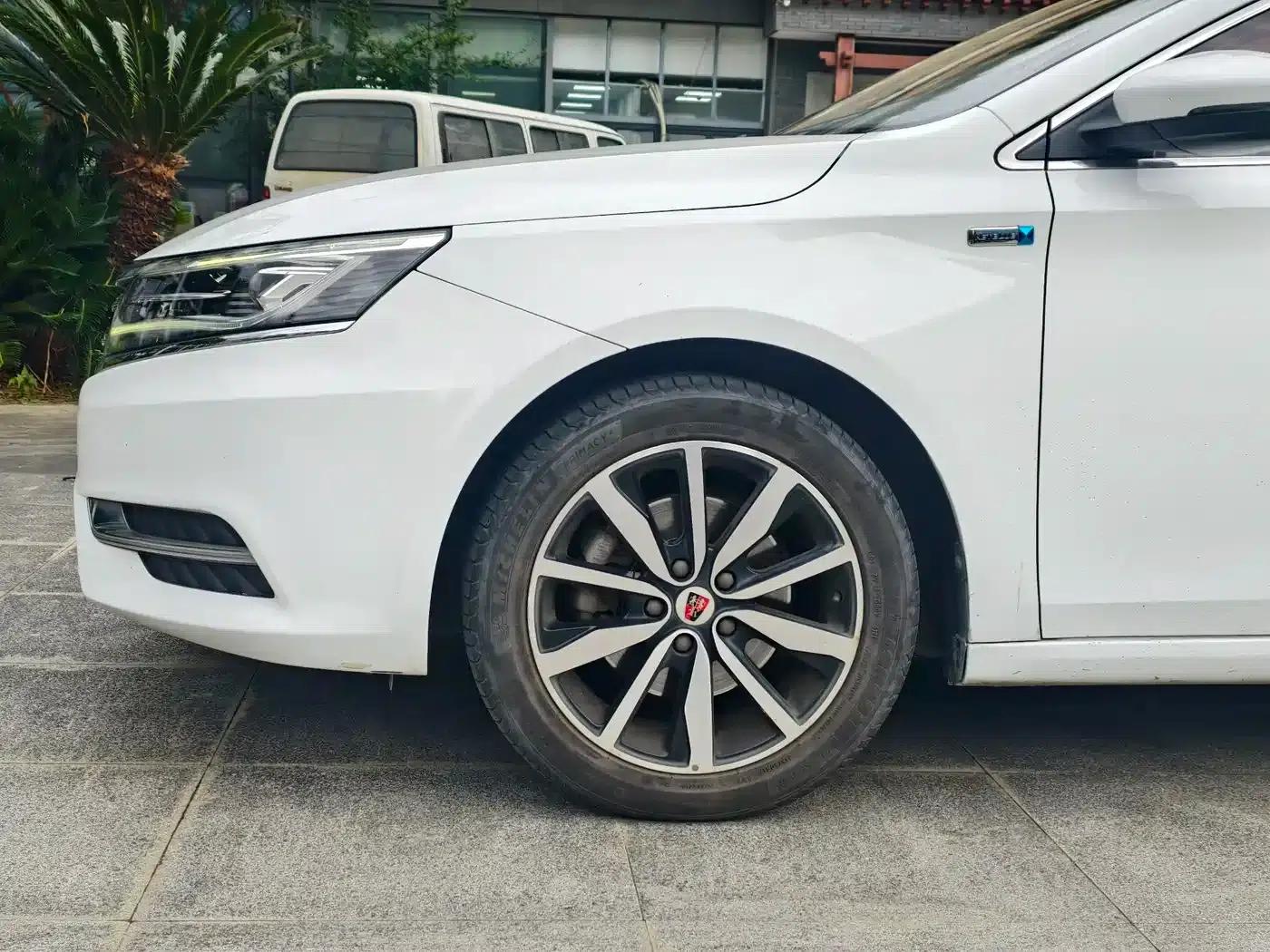 Roewe i6 Classic 2017 20T Automatic Internet Smart Supreme Edition — миниатюра 17