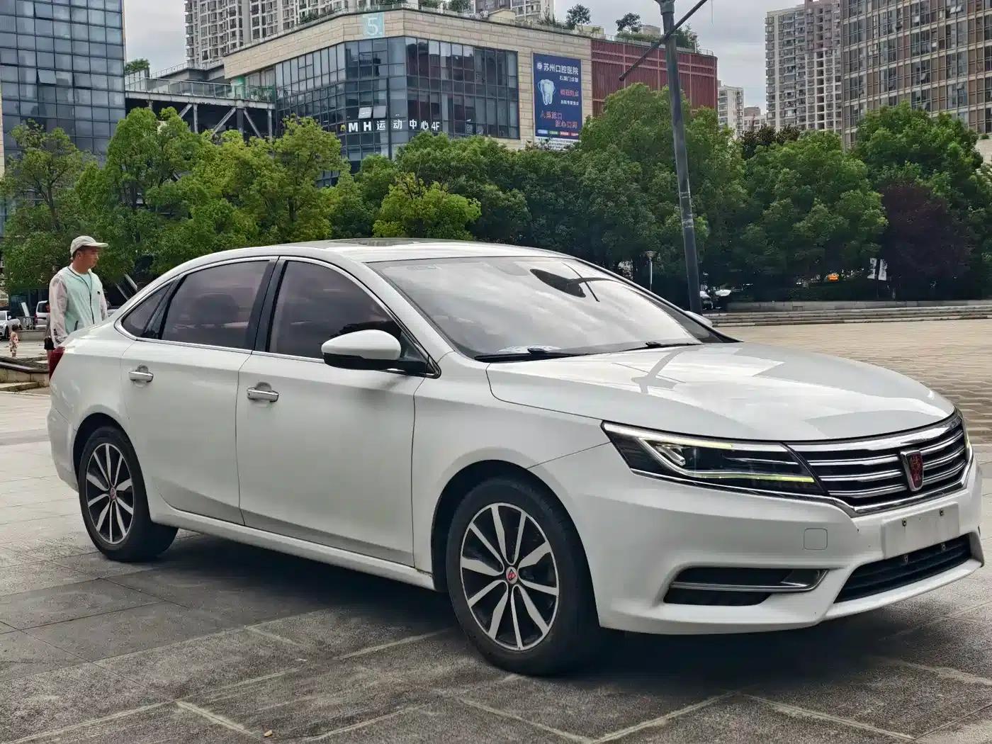 Roewe i6 Classic 2017 20T Automatic Internet Smart Supreme Edition — миниатюра 3