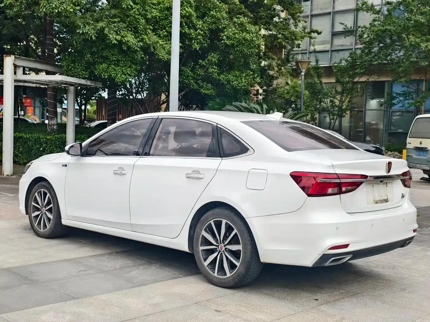 Roewe i6 Classic 2017 20T Automatic Internet Smart Supreme Edition — миниатюра 5