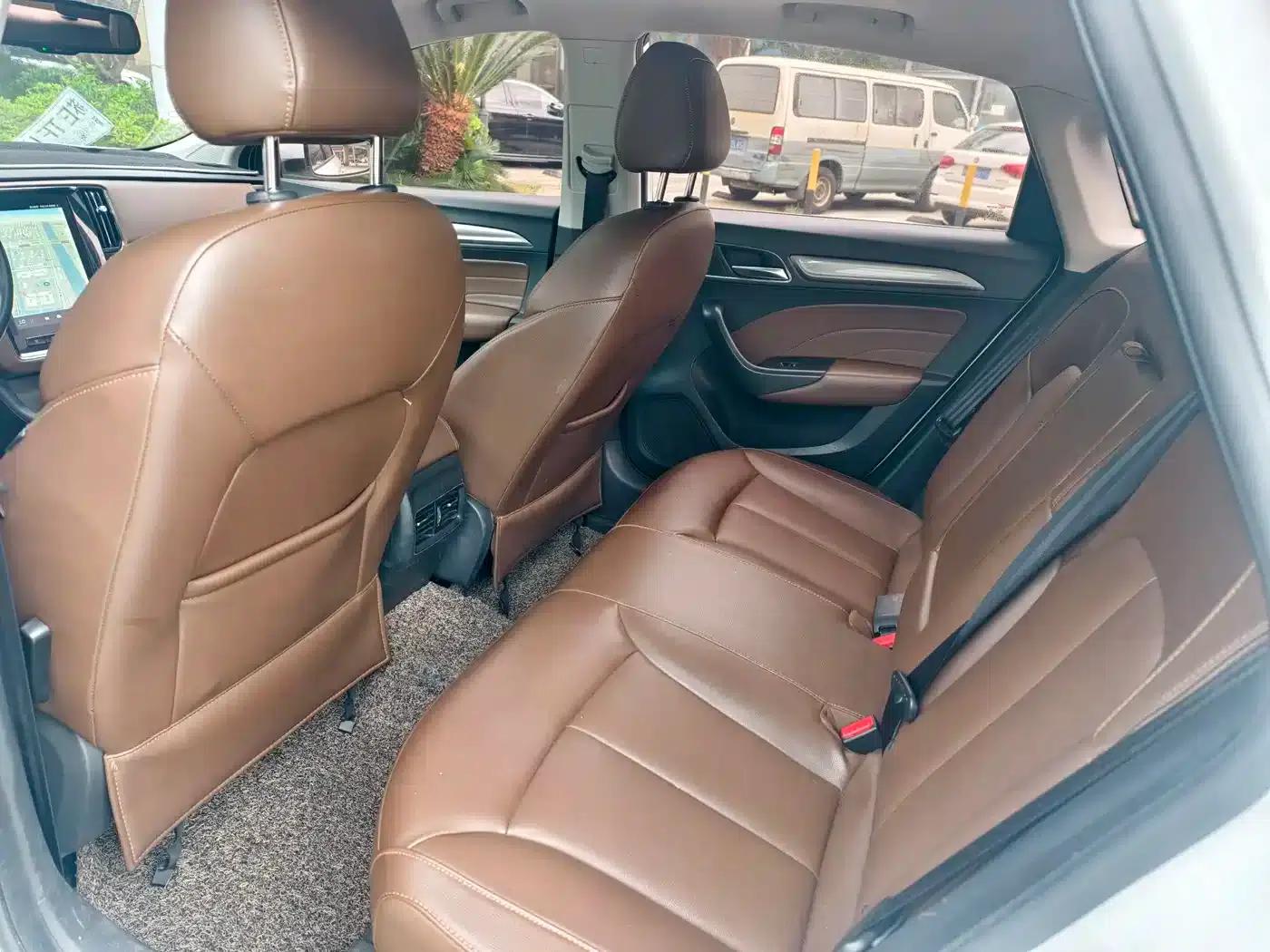 Roewe i6 Classic 2017 20T Automatic Internet Smart Supreme Edition — миниатюра 9