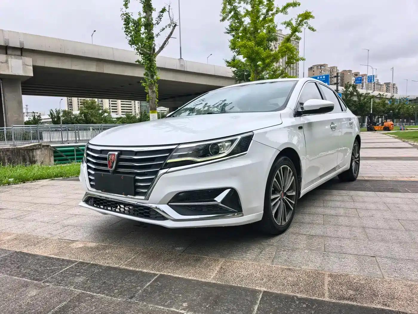 Roewe i6 Classic 2020 PLUS 1.6L CVT 4G Connected Glory Holographic Edition — миниатюра 1