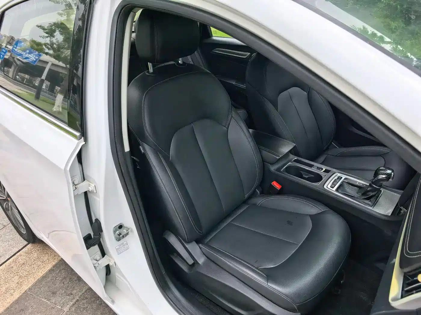Roewe i6 Classic 2020 PLUS 1.6L CVT 4G Connected Glory Holographic Edition — миниатюра 12
