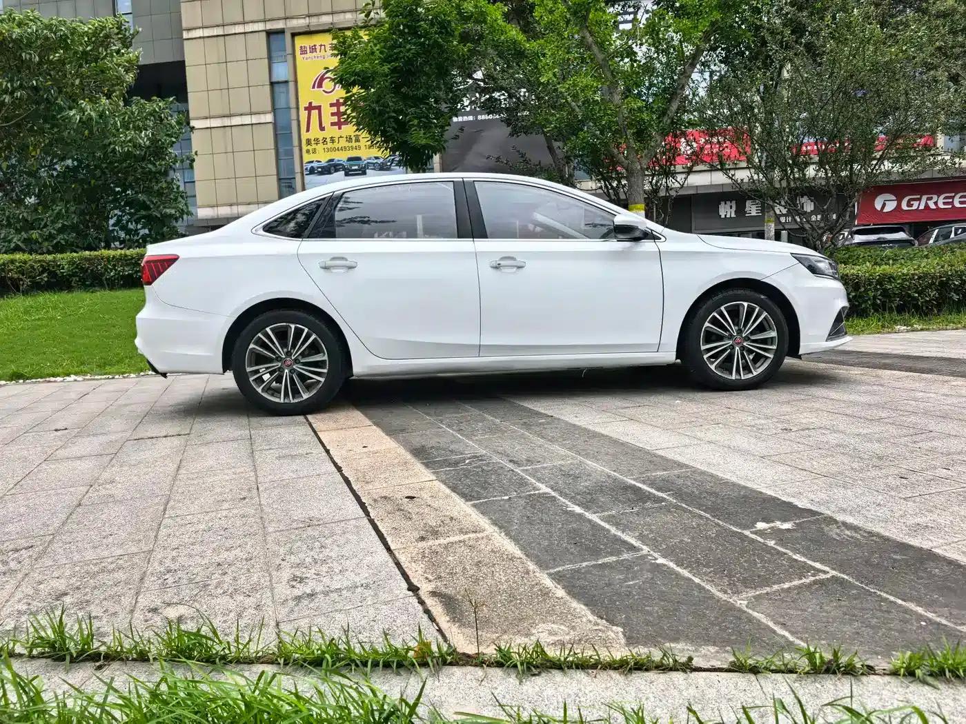 Roewe i6 Classic 2020 PLUS 1.6L CVT 4G Connected Glory Holographic Edition — миниатюра 13