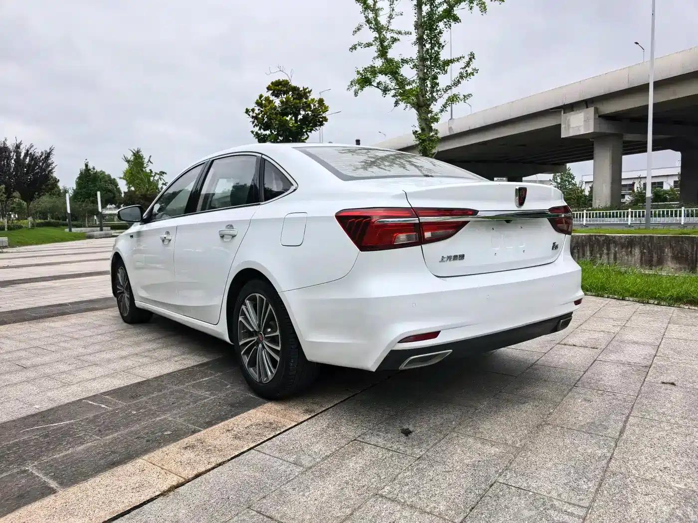 Roewe i6 Classic 2020 PLUS 1.6L CVT 4G Connected Glory Holographic Edition — миниатюра 16