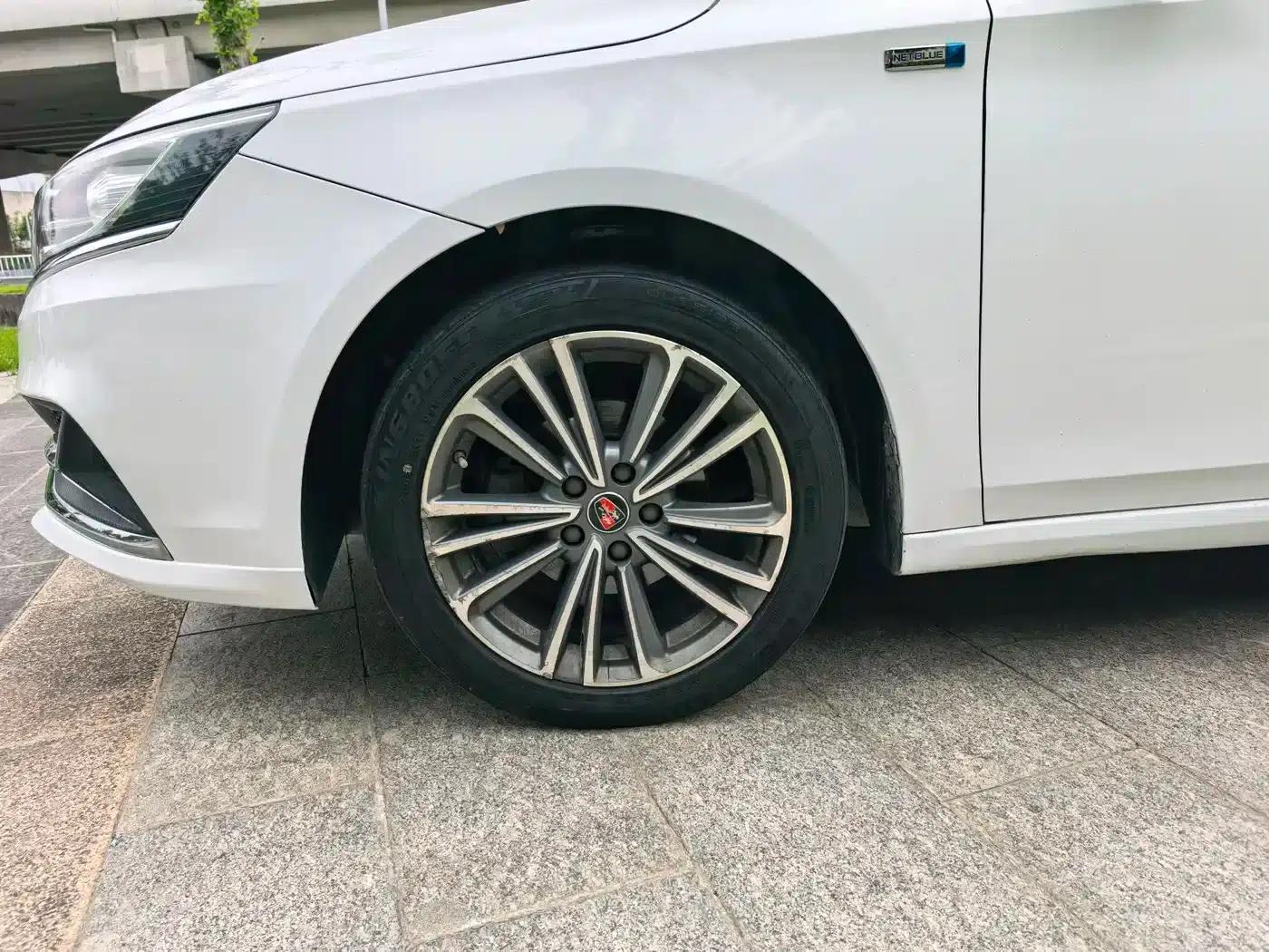 Roewe i6 Classic 2020 PLUS 1.6L CVT 4G Connected Glory Holographic Edition — миниатюра 5